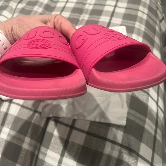 100% Auth. Gucci Vibrant Pink Slide Sandals With Receipt - Picture 4 of 6